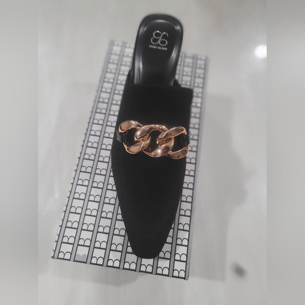 Elegant Black Loafers with Gold Chain Accent
